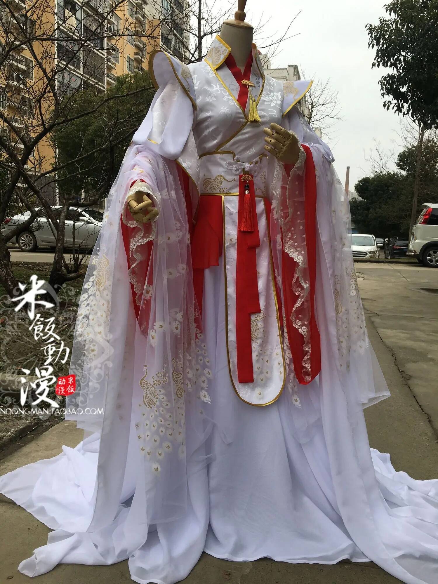 공식적인 축하 의식을 거행한 왕자 유에 천상의 신 코스 - Anime Cosplay Red 리뷰 및 가격