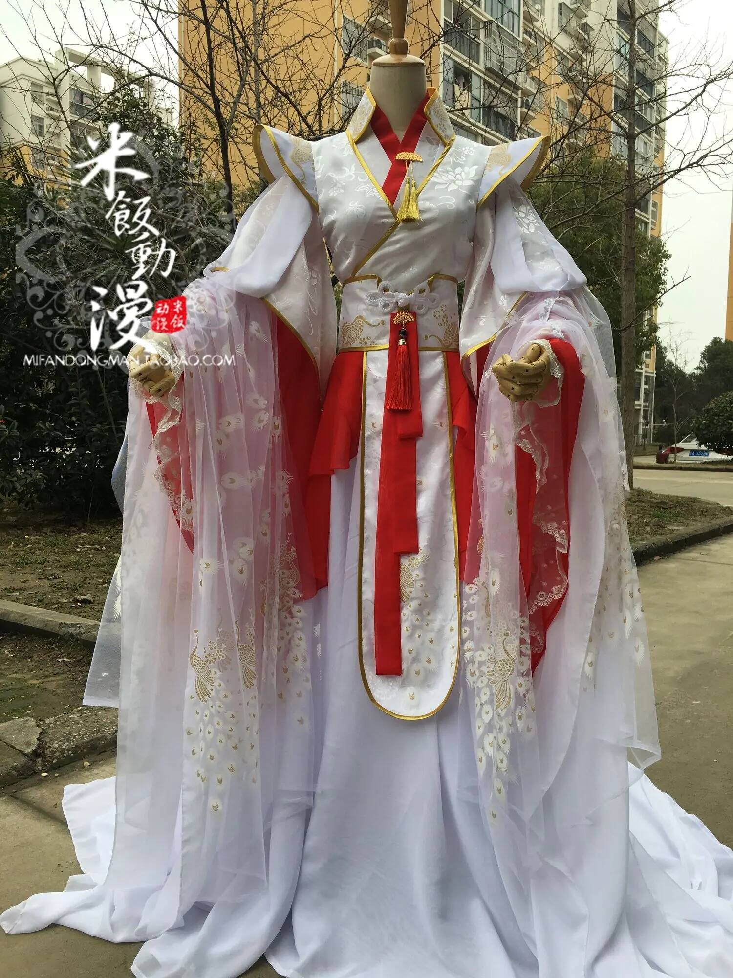 공식적인 축하 의식을 거행한 왕자 유에 천상의 신 코스 - Anime Cosplay Red 리뷰 및 가격